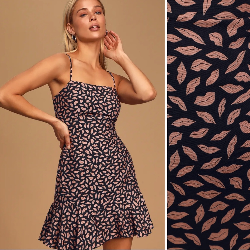 The East Order Kiss Print Sleeveless Mini Dress